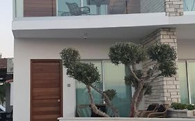 Melanos Fully Renovated Townhouse With Private Pool